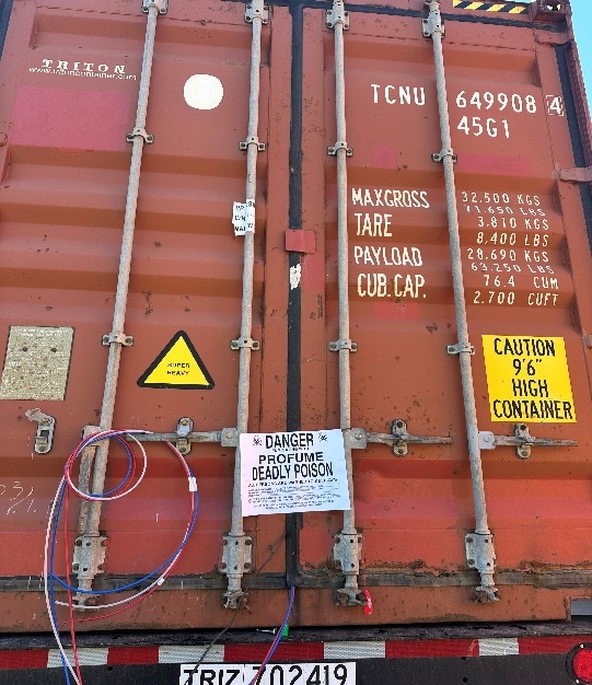 Container prepared with fumigation placard